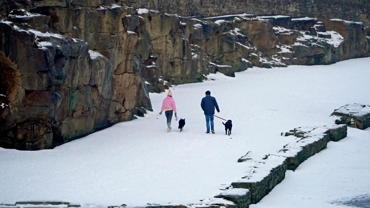 UK weather live: New snow and ice weather warnings issued as UK